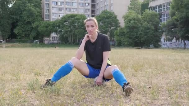 Beautiful Female Soccer Player Sits Ball Dry Grass Empty Stadium — Wideo stockowe