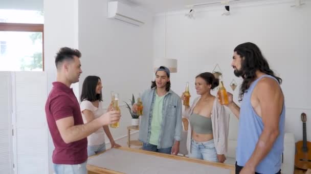 Friends Made Boys Girls Different Ethnic Backgrounds Clink Beer Bottles — Vídeo de Stock