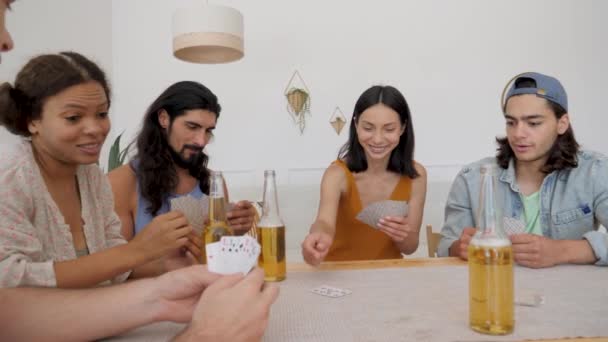 Friends Different Ages Playing Cards — Vídeo de Stock