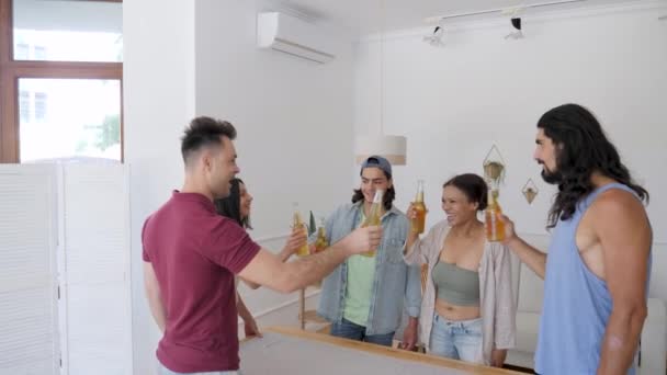 Friends Made Boys Girls Different Ethnic Backgrounds Clink Beer Bottles — Vídeo de Stock