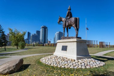 Calgary, Alberta, Kanada - 27 Eylül 2021: Fort Calgary 'de Albay James Macleod' un heykeli
