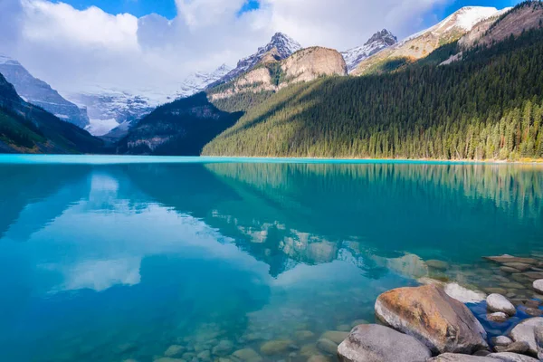 Turquoise Lake Louise Canadian Rockies Alberta Canada — Stock Photo, Image