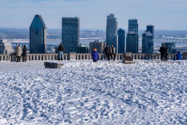 Montreal, Kanada - 9 Şubat 2022: Montreal Skyline ve Kondiaronk belvedere.