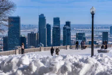 Montreal, Kanada - 9 Şubat 2022: Montreal Skyline ve Kondiaronk belvedere.