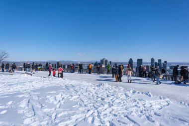 Montreal, Kanada - 26 Şubat 2022: Montreal Skyline ve Kondiaronk belvedere.