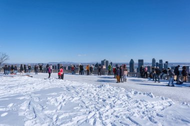 Montreal, Kanada - 26 Şubat 2022: Montreal Skyline ve Kondiaronk belvedere.