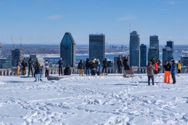 Montreal, Kanada - 26 Şubat 2022: Montreal Skyline ve Kondiaronk belvedere.