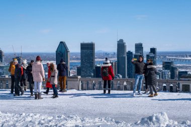 Montreal, Kanada - 26 Şubat 2022: Montreal Skyline ve Kondiaronk belvedere.
