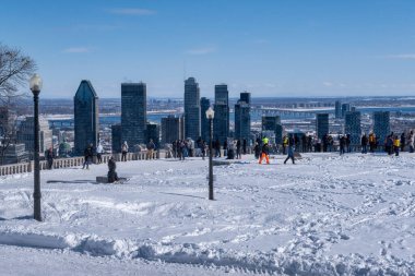 Montreal, Kanada - 26 Şubat 2022: Montreal Skyline ve Kondiaronk belvedere.