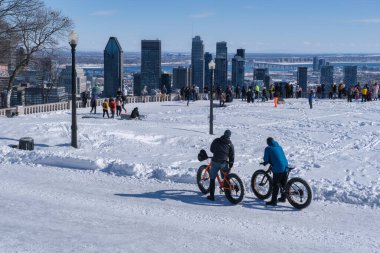 Montreal, Kanada - 26 Şubat 2022: Montreal Skyline ve Kondiaronk belvedere.