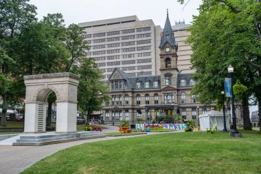 Halifax, Nova Scotia, Kanada - 10 Ağustos 2021: Argyle Caddesi 'ndeki Halifax Belediye Binası