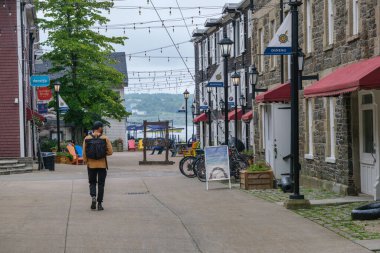 Halifax, Nova Scotia, Kanada - 10 Ağustos 2021: Halifax 'taki Halifax Boardwalk' taki Tarihi Mülkler depoları
