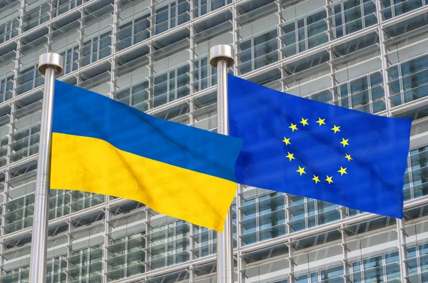 Ukraine Und Europäische Flaggen Wehen Wind Gerendert — Stockfoto