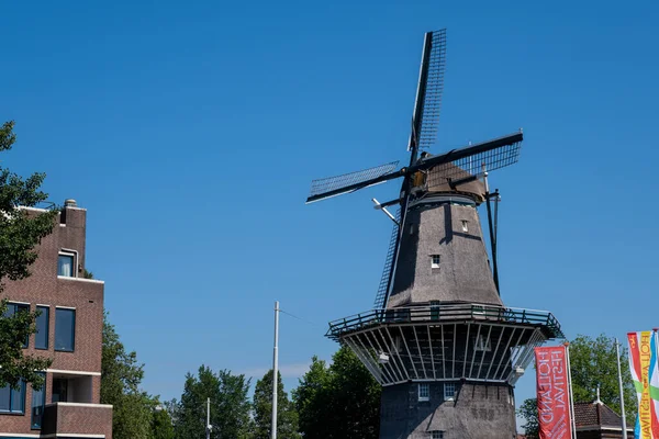 Amsterdam Juni 2022 Gooyer Windmolen Boven Blauwe Hemel — Stockfoto