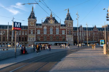 Amsterdam, Hollanda - 22 Haziran 2022: Amsterdam Centraal İstasyonu