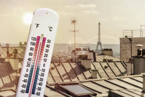 Thermometer Voor Skyline Van Parijs Tijdens Hittegolf Frankrijk — Stockfoto