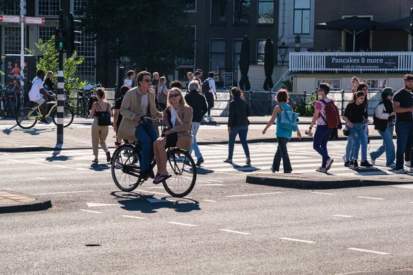Amsterdam Netherlands June 2022 People Riding Bikes Damrak Street — Stock Photo, Image