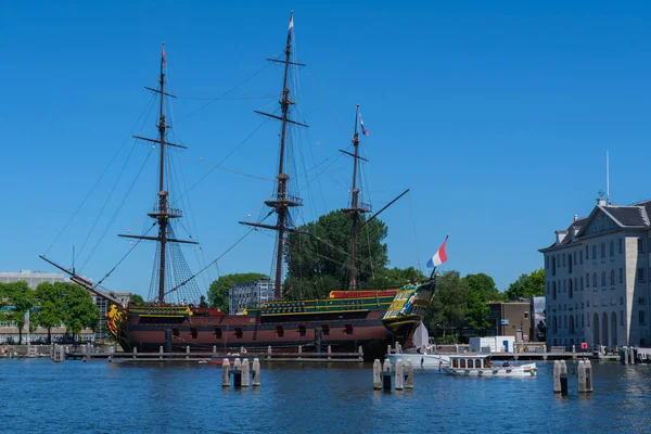 Amsterdam, Hollanda - 22 Haziran 2022: Hollanda Doğu Hindistan Şirketi Gemisi 