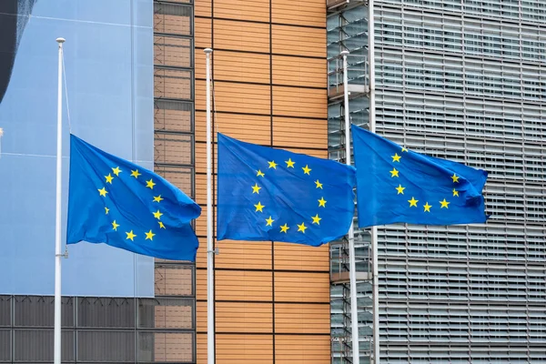 Bandeiras Frente Comissão Europeia Bruxelas Bélgica — Fotografia de Stock