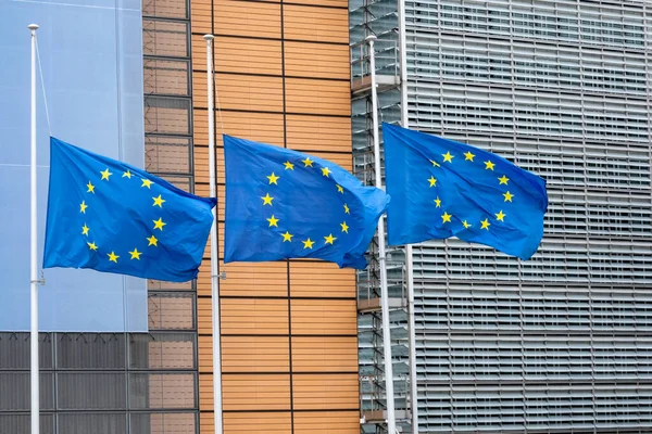 Bandeiras Frente Comissão Europeia Bruxelas Bélgica — Fotografia de Stock