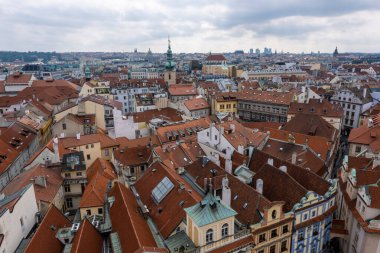 Prag, Çek Cumhuriyeti - 5 Eylül 2022: Prag 'ın Eski Belediye Binası' ndan panoramik hava manzarası