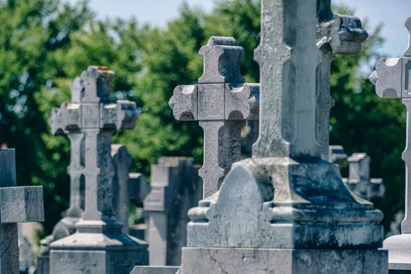 Grabsteine Und Kreuze Auf Einem Französischen Friedhof — Stockfoto