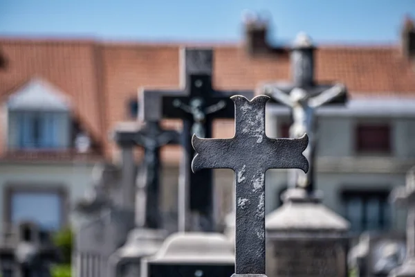 Grabsteine Und Kreuze Auf Einem Französischen Friedhof — Stockfoto