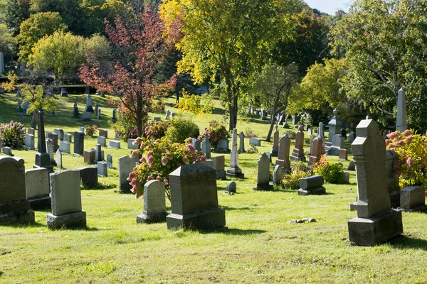 Pedras Tumulares Cemitério Montreal Outono — Fotografia de Stock