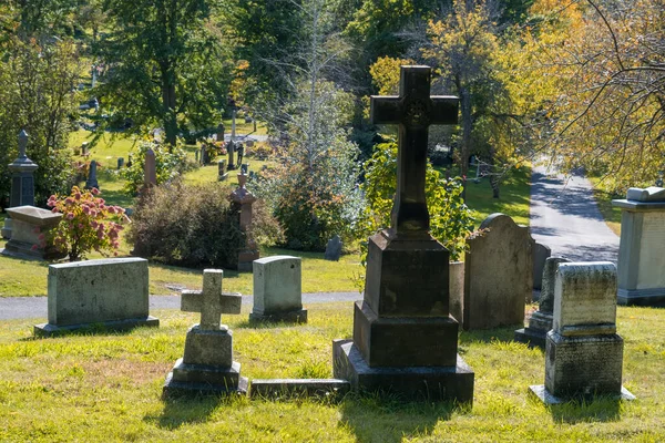 Grafstenen Begraafplaats Van Montreal Herfst — Stockfoto