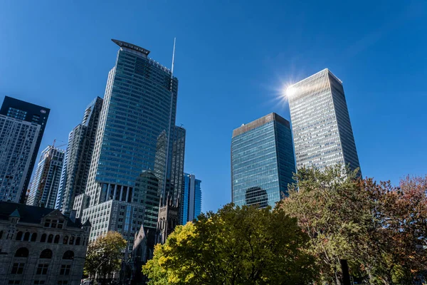 Μόντρεαλ Καναδάς Οκτωβρίου 2022 Ουρανοξύστες Κατά Του Γαλάζιου Ουρανού Στο — Φωτογραφία Αρχείου