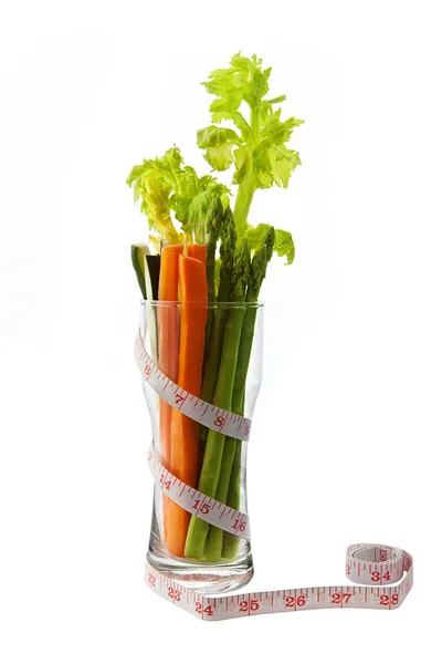 Kalorienarmes Gemüse im Glas mit Klebeband — Stockfoto