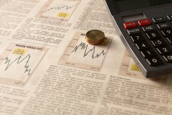 Newspaper stock market with calculator and money — Stock Photo, Image