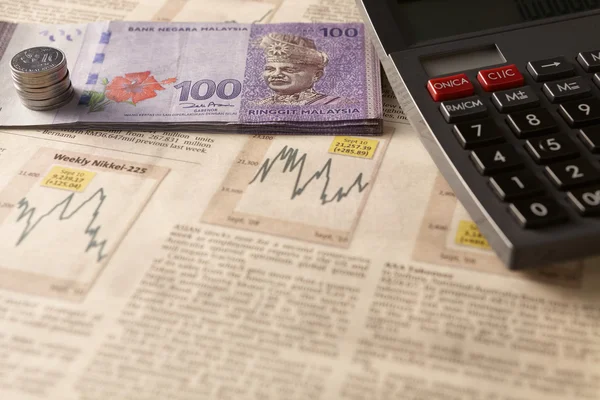 Newspaper stock market with calculator and money — Stock Photo, Image