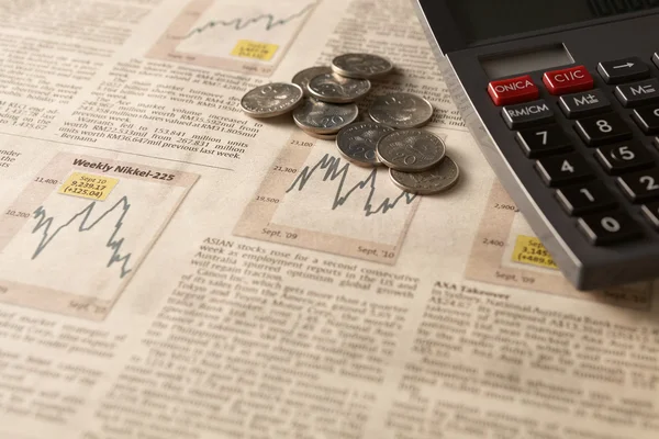 Newspaper stock market with calculator and money — Stock Photo, Image