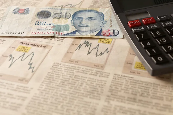 Newspaper stock market with calculator and money — Stock Photo, Image