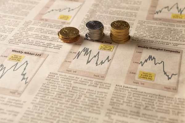 Newspaper stock market with money — Stock Photo, Image