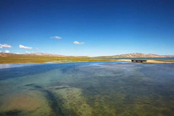 Paysage lacustre au Tibet — Photo