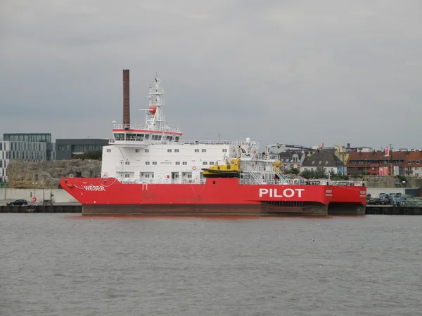 Pilotage vessel-giant — Stock Photo, Image