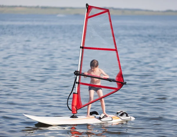 Windsurfen voor weinig — Stockfoto