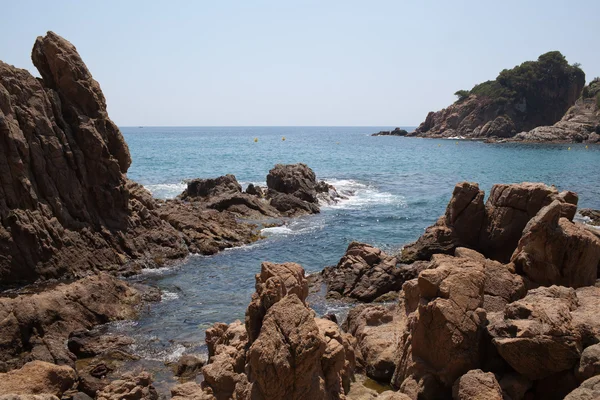 Rotsachtige kusten, lloret de mar, Spanje — Stockfoto