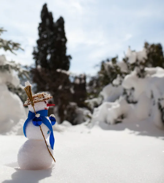 Küçük sevimli kardan adam — Stok fotoğraf