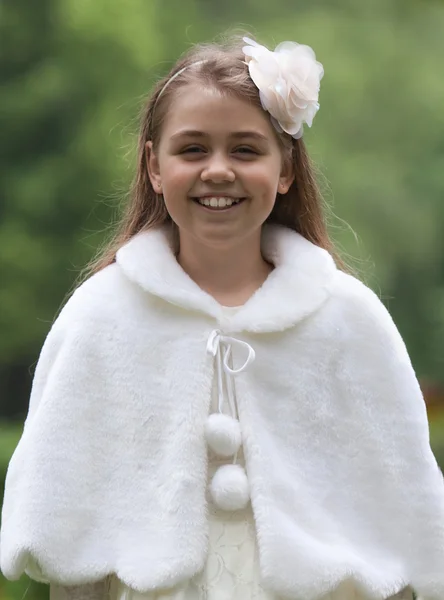 Portrait of smiling cute little girl — Stock Photo, Image