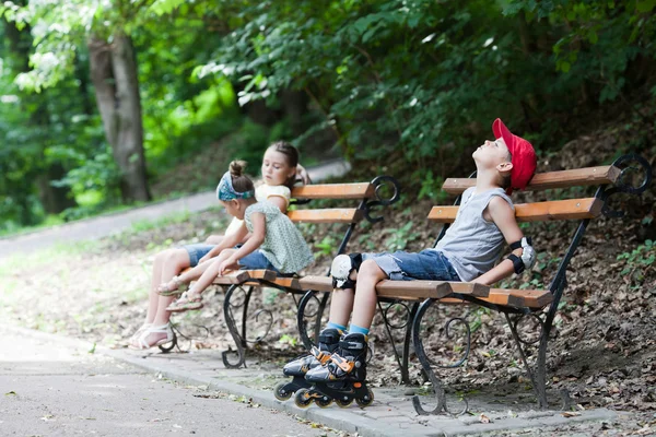 Kinderen in park — Stockfoto