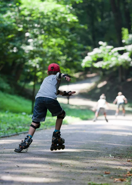 Kids rollerblading — Stock Photo, Image