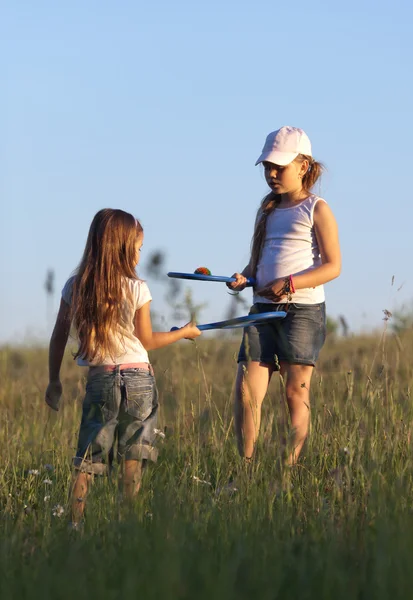 Teaching to play tennis — Stock Photo, Image