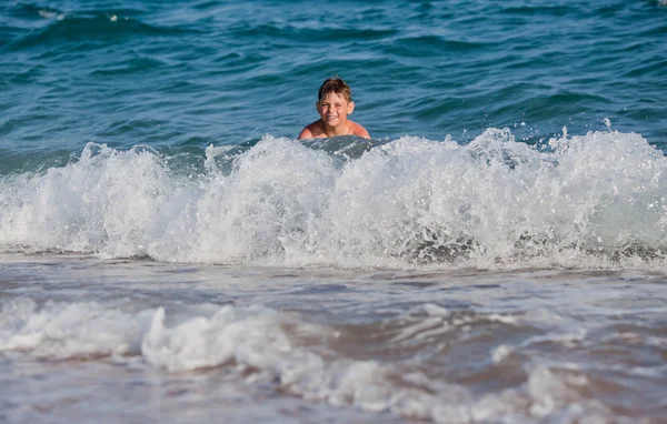 Lycklig i havet — Stockfoto