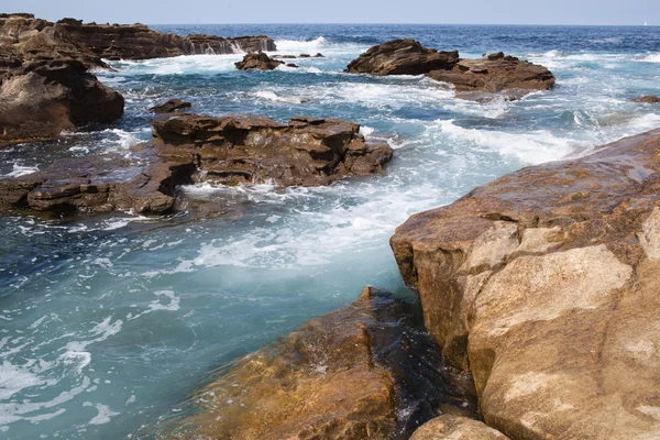 Rompere l'onda dell'oceano — Foto Stock