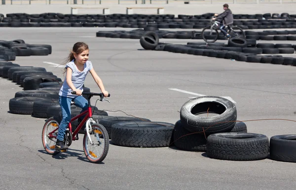 Ir de carreras de bicicletas — Foto de Stock