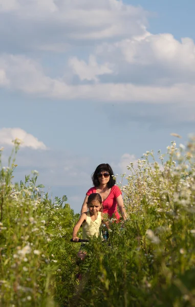 Mother and daughter cycling — Stock Photo, Image