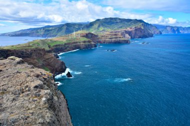 Saint Lawrence noktası - Portekiz 'in Madeira adasının en doğusundaki nokta. Burun bölgesi bir doğa koruma alanıdır. Etrafı mavi sularla çevrili şaşırtıcı kaya oluşumları..